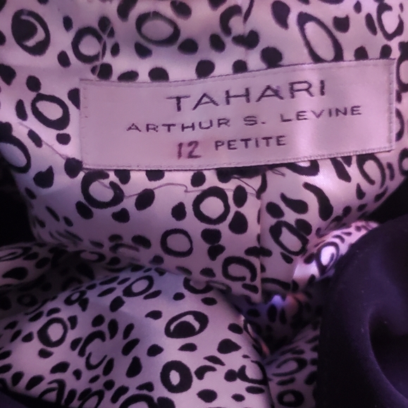 Tahari black blazer 3 button 12 petite - Picture 8 of 11